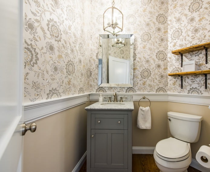 Intérieur de toilettes de style provençal