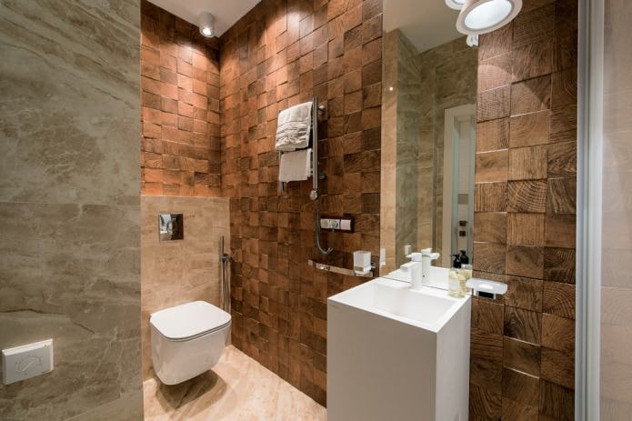 petite salle de bain moderne avec moulures murales en bois