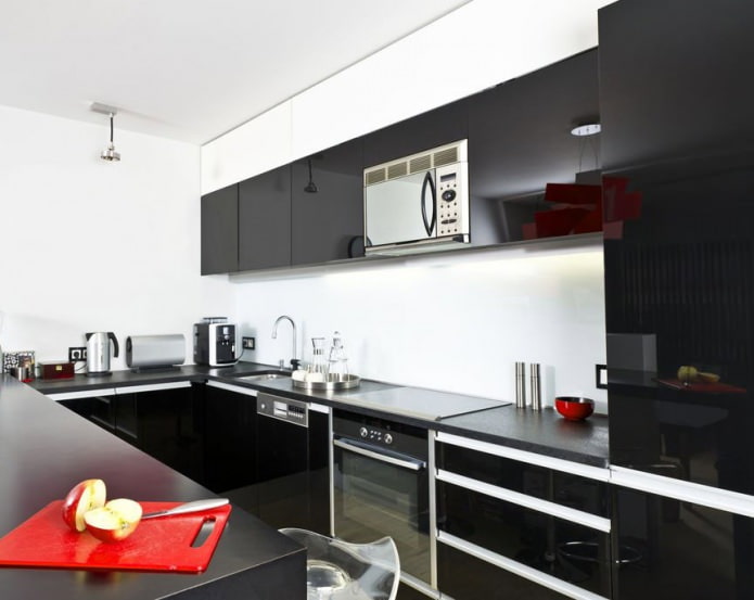 conception de cuisine avec un ensemble noir
