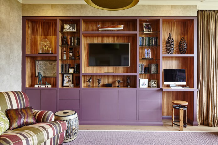 Violet et marron dans l'intérieur du salon