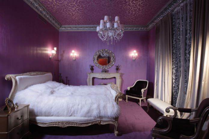 Chambre violette de style classique