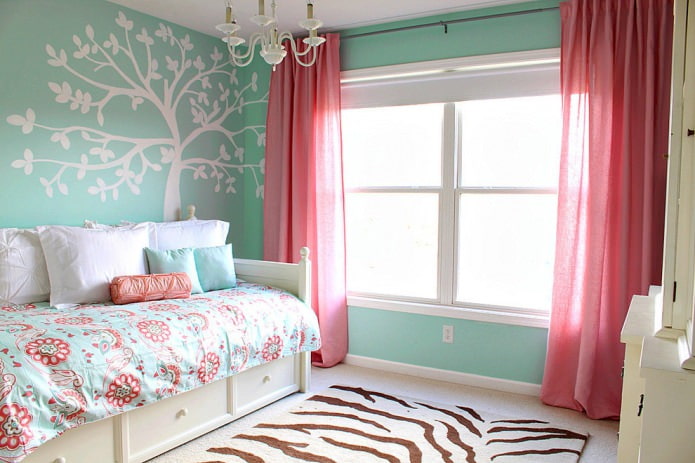 chambre d'enfant rose et turquoise