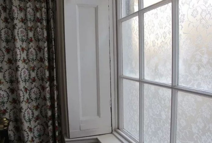 tulle on glass