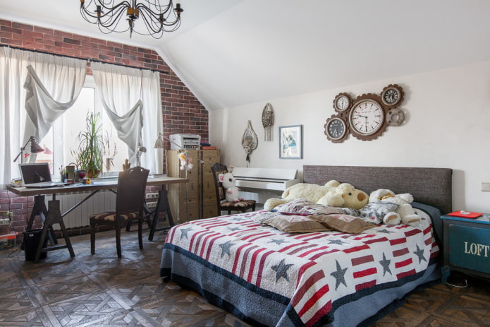 tête de lit dans une chambre de garçon