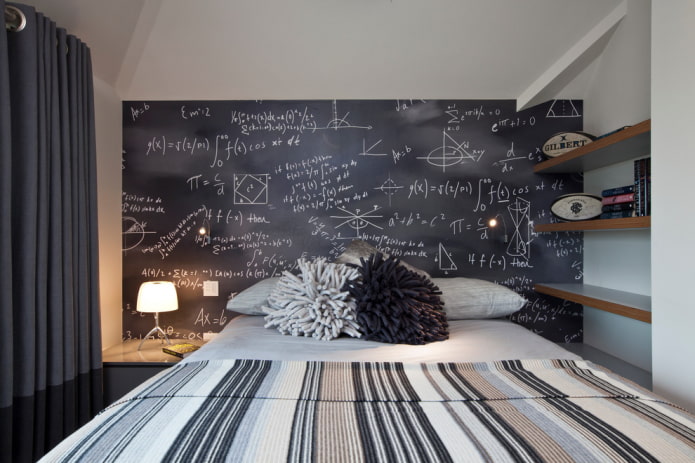 tableau noir dans la tête de lit