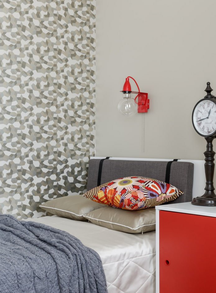 Tête de lit dans une chambre de garçon