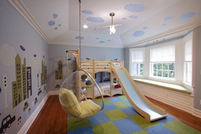 Chaise transparente pour chambre d'enfant