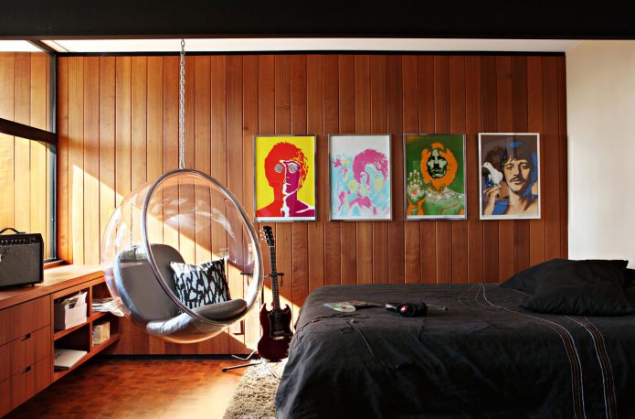 Balançoire transparente dans la chambre
