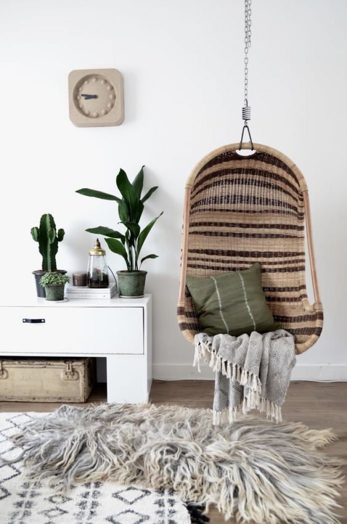 chaise pivotante à l'intérieur