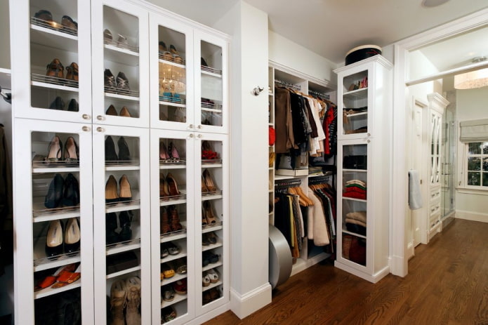 Grande chaussure placard