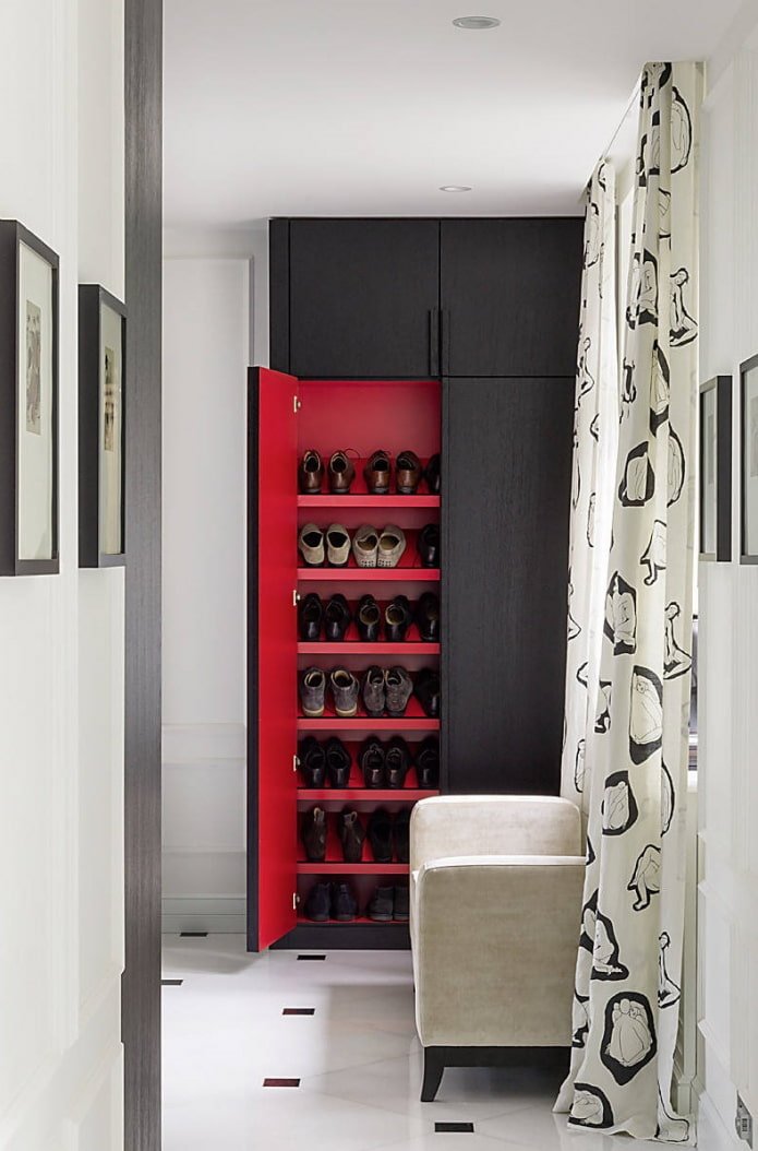 Chaussures dans le placard