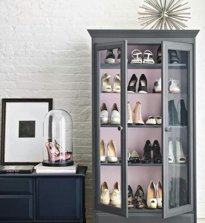 Buffet reconverti avec chaussures tendance
