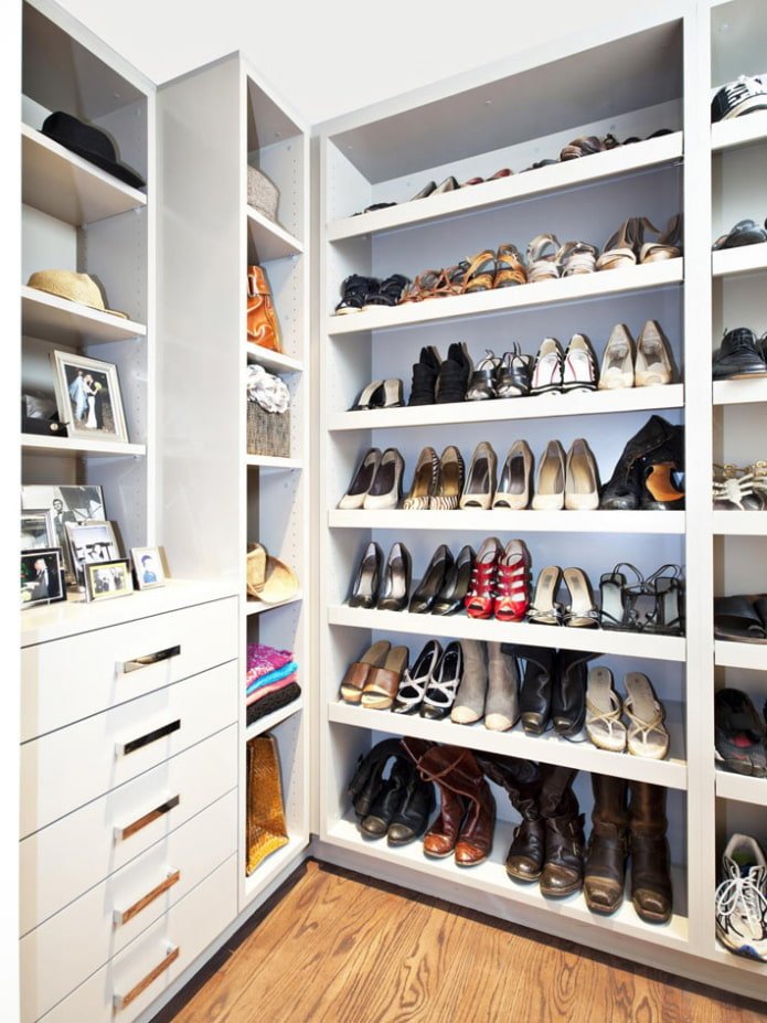 étagère dans le dressing