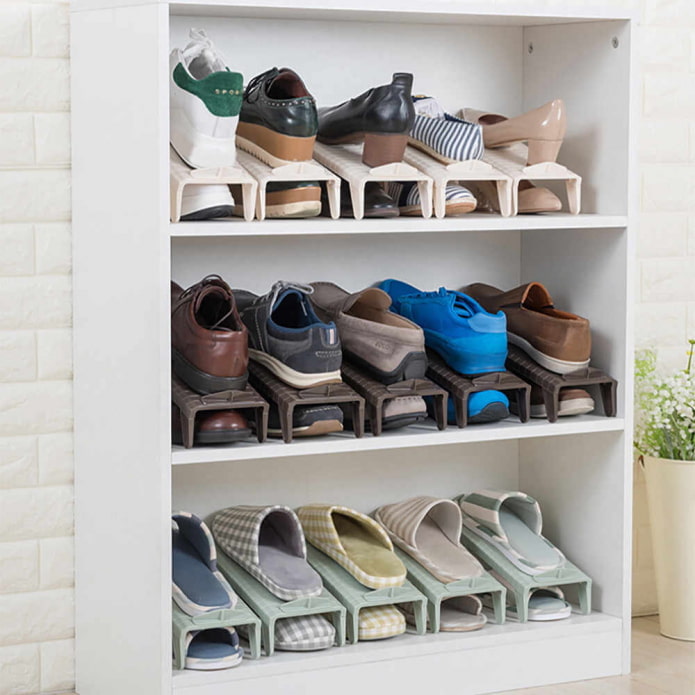 armoire avec supports à chaussures