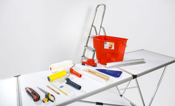 outils pour coller du papier peint