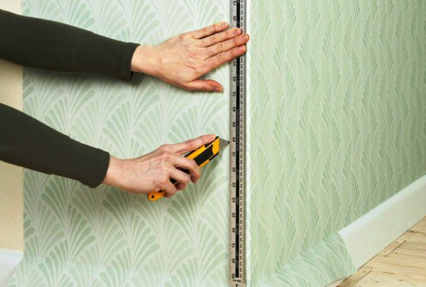 cut wallpaper along the ruler