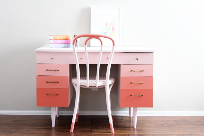 Repeindre une table et une chaise