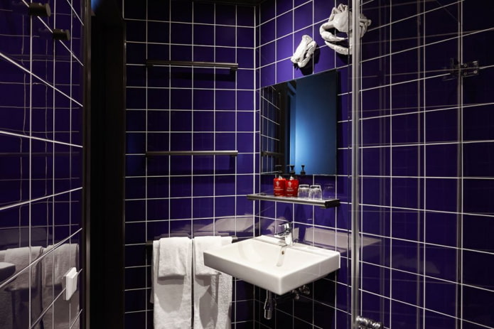 coulis pour carrelage bleu à l'intérieur