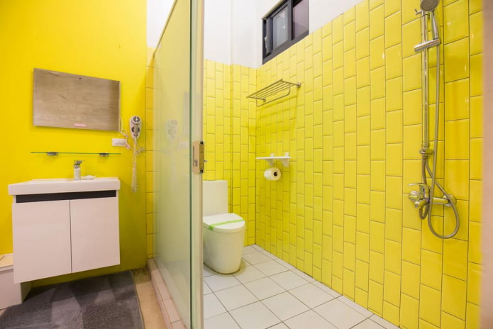 Joint pour carrelage à l'intérieur de la salle de bain