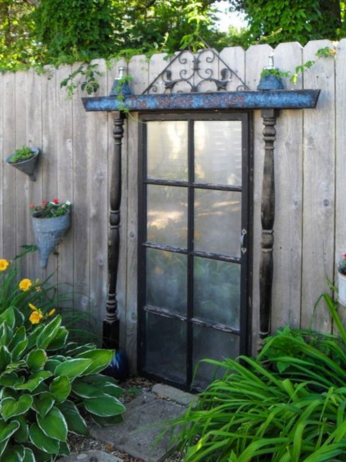 Porte avec inserts en verre