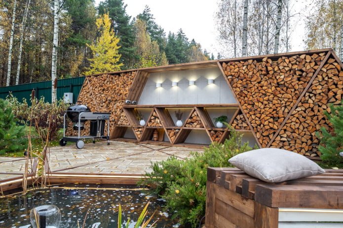 Cuisine d'été avec abri à bois