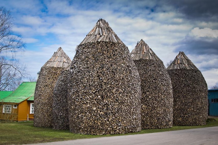 Maison en tas de bois