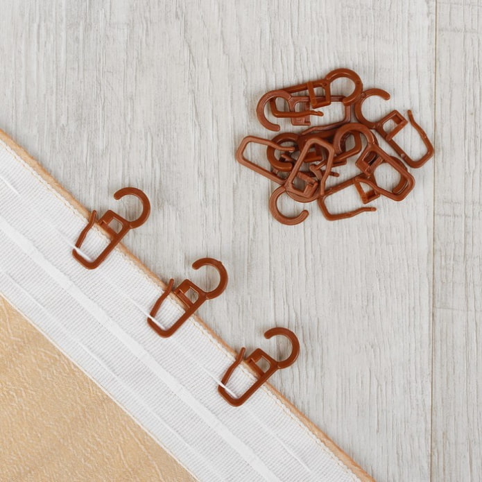 crochets en plastique pour rideaux