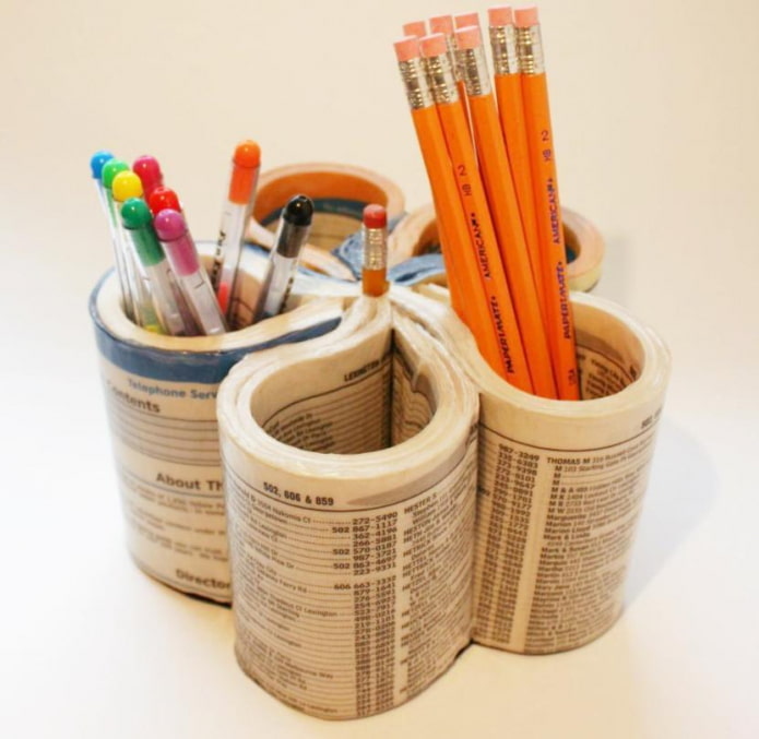 pot à crayons d'un livre