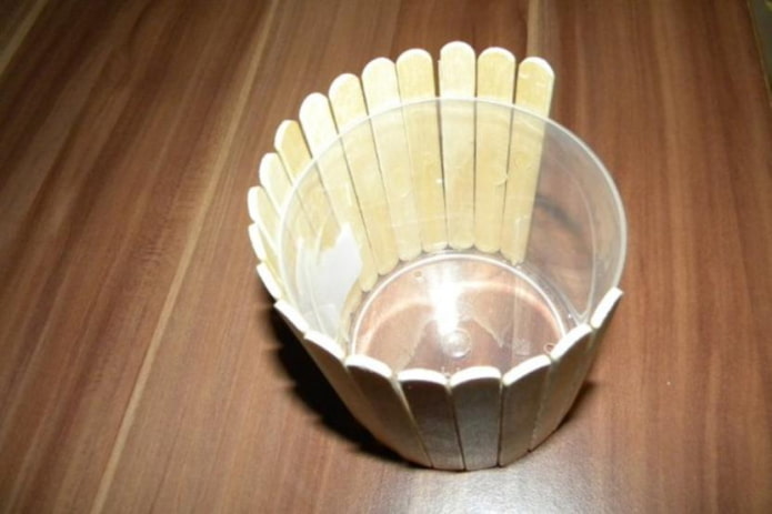 pot à crayons en bâtonnets