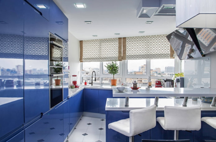 Stores romains dans la cuisine