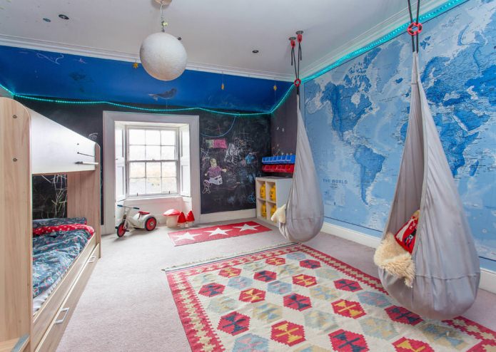 carte à l'intérieur d'une chambre d'enfant 