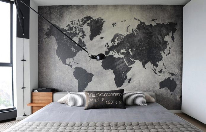 Carte du monde à la tête du lit