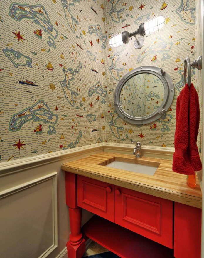 carte dans la salle de bain