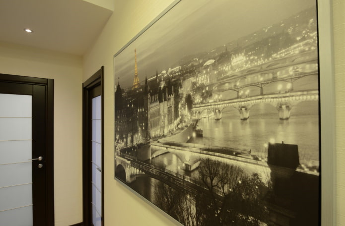 peinture avec l'image de la ville dans le couloir