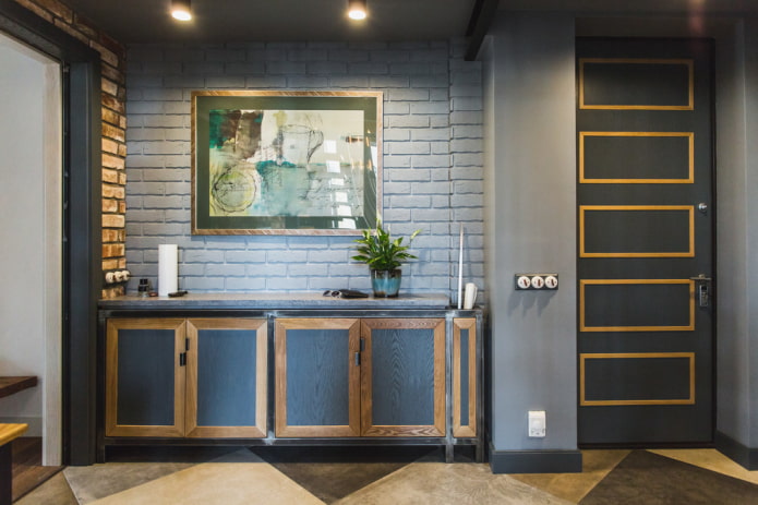 Peinture au-dessus de la commode dans le couloir