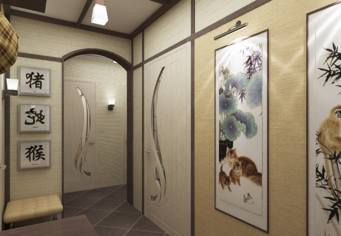 Peintures étroites dans un couloir