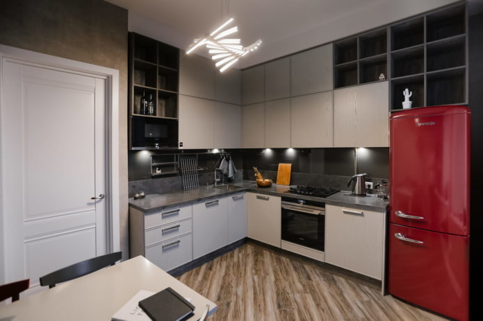 réfrigérateur à l'intérieur d'une cuisine d'angle