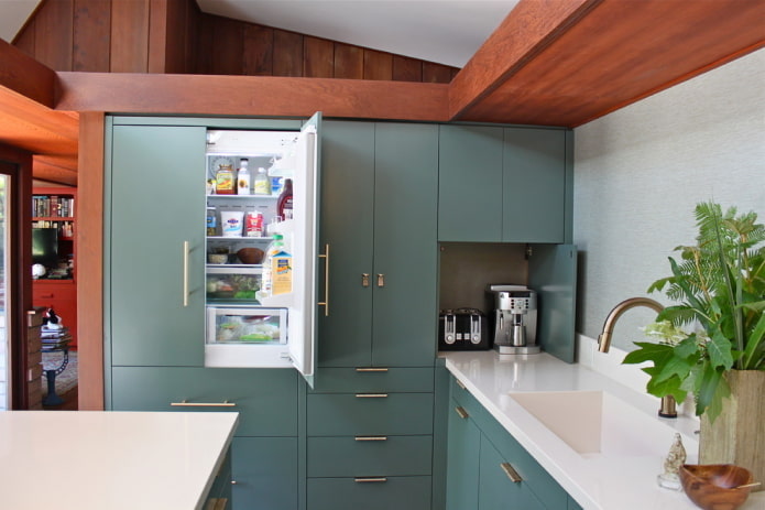réfrigérateur intégré à l'intérieur de la cuisine