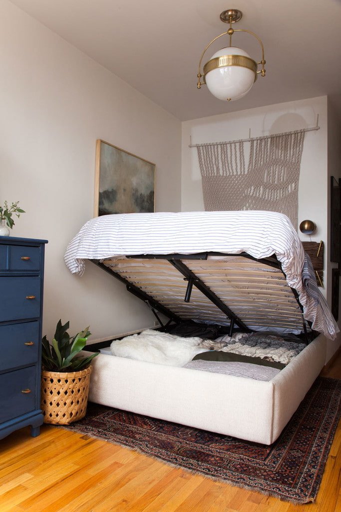 objets à l'intérieur du lit