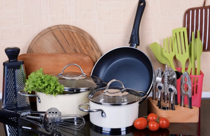vaisselle en différents matériaux