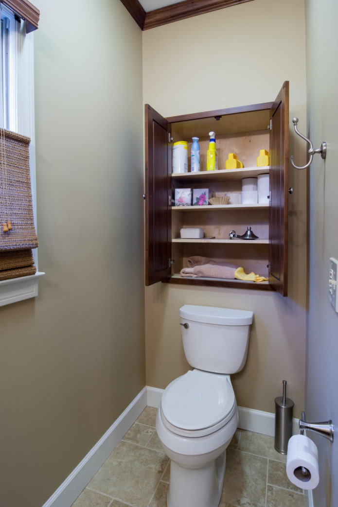 armoire au-dessus des toilettes