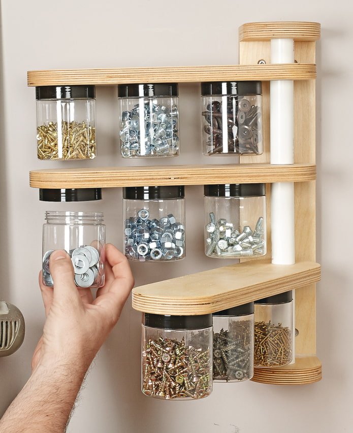 Les pots sont pratiques pour ranger de petits objets