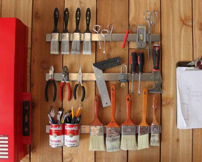 Bande magnétique pour ranger les outils