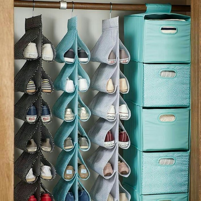 Organiseurs textiles dans le placard
