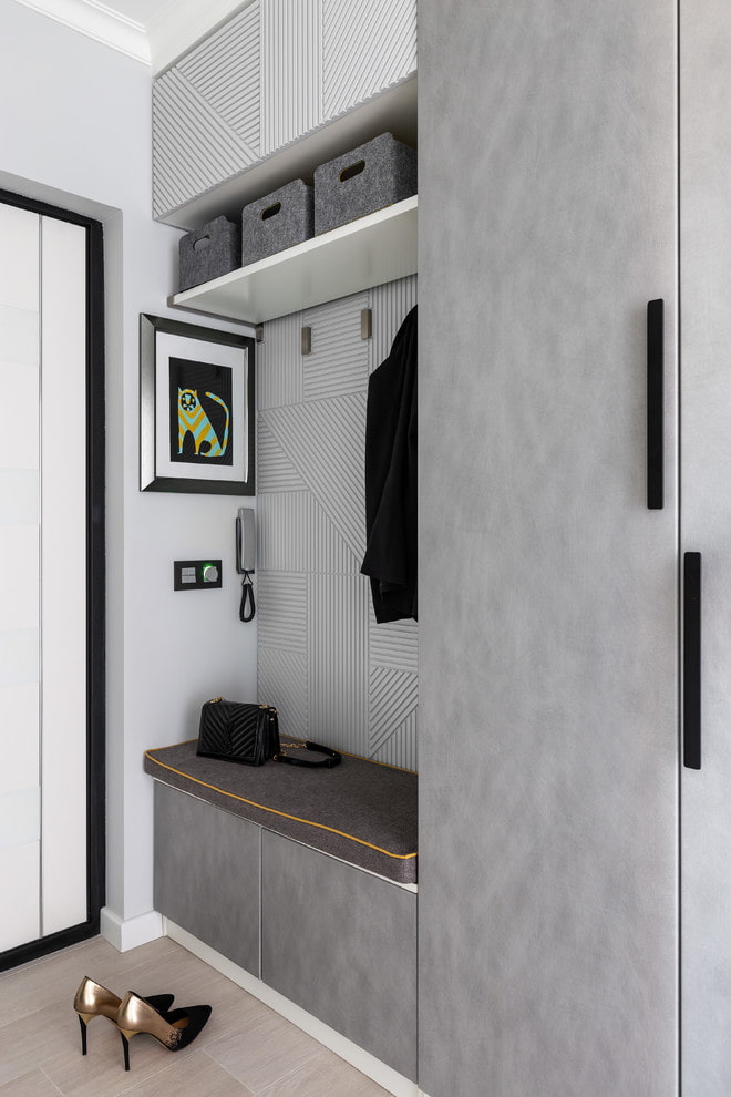 Armoire dans le couloir