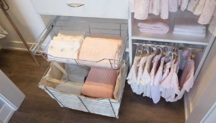 rangement compact dans des paniers coulissants