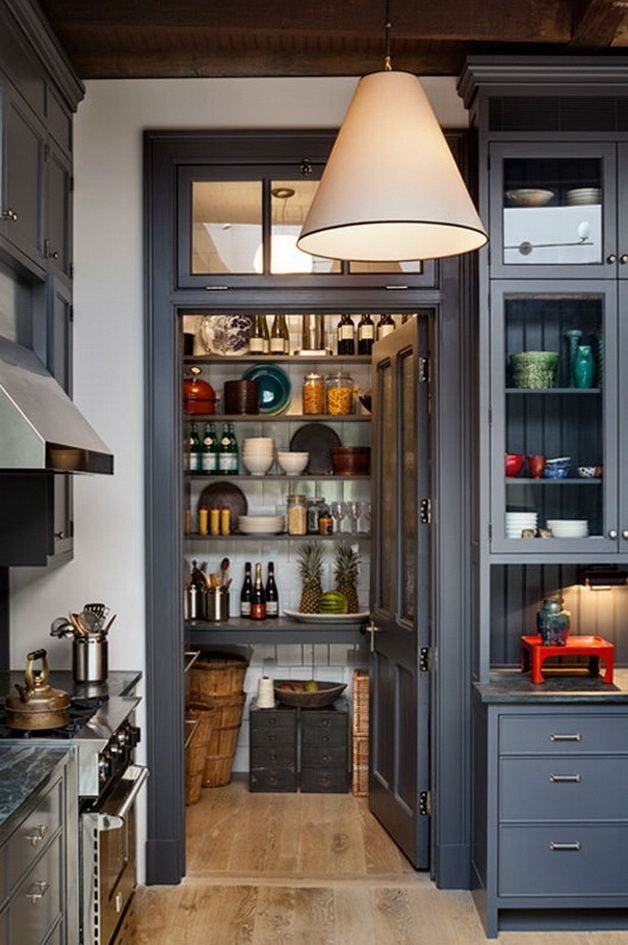 garde-manger dans la cuisine
