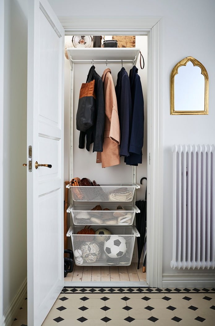 rangement à l'intérieur du couloir