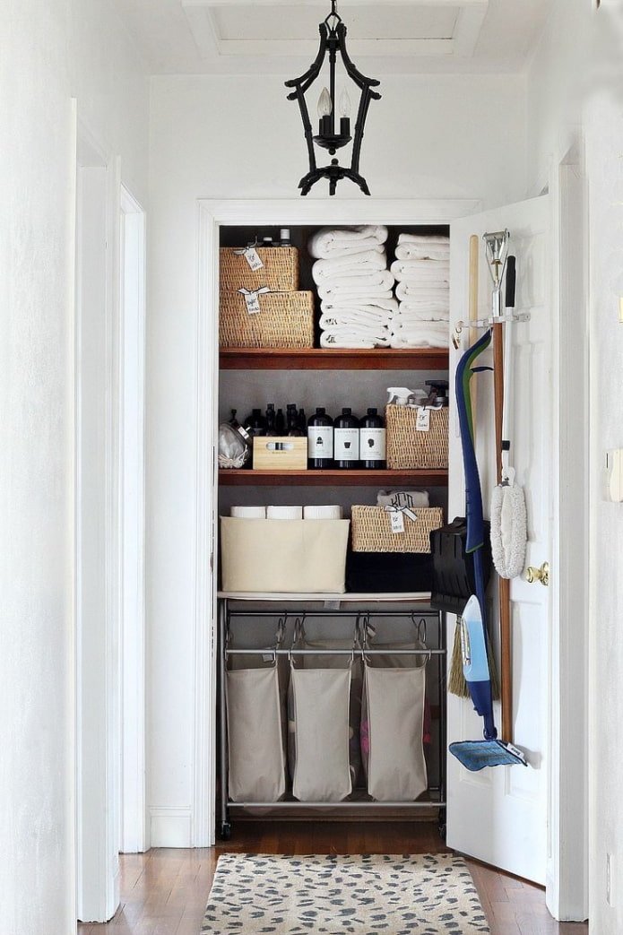 rangement à l'intérieur du couloir