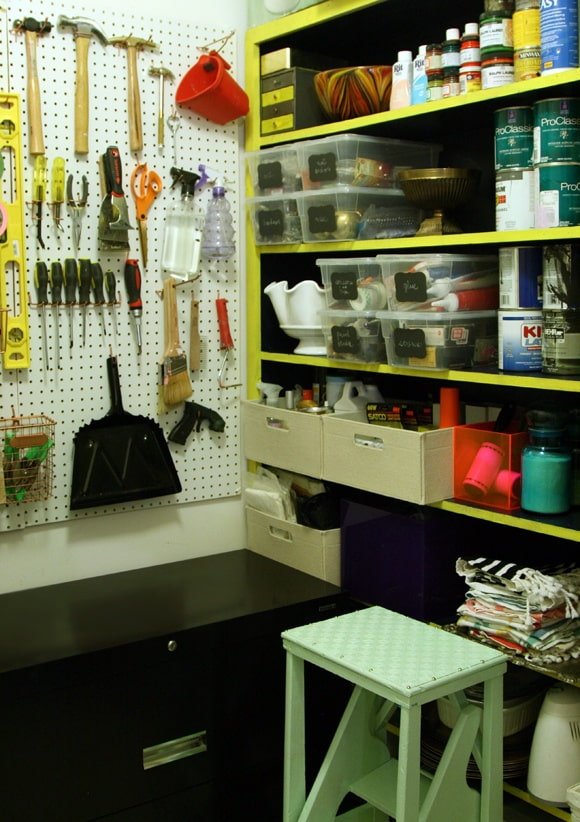 conception de garde-manger avec un atelier à domicile